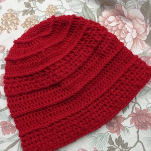 Élénk meggy piros horgolt sapka gyapjú tartalmú fonalból akril szálból, férfi, női - ruha & divat - sál, sapka, kendő - sapka - Meska.hu