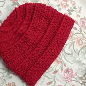 Élénk meggy piros horgolt sapka gyapjú tartalmú fonalból akril szálból, férfi, női - ruha & divat - sál, sapka, kendő - sapka - Meska.hu