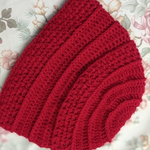 Élénk meggy piros horgolt sapka gyapjú tartalmú fonalból akril szálból, férfi, női, Ruha & Divat, Sál, Sapka, Kendő, Sapka, Horgolás, MESKA