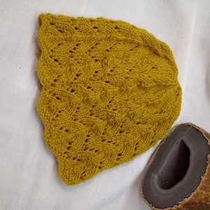 Tiszta gyapjú, áttört  mintával kötött sapka  - ruha & divat - sál, sapka, kendő - fejpánt - Meska.hu