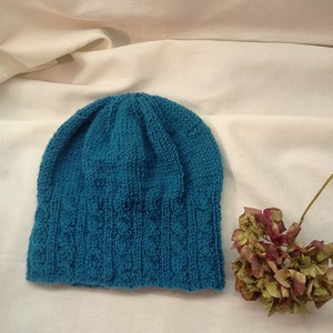 Tiszta gyapjú,csavart mintával kötött sapka  - ruha & divat - sál, sapka, kendő - fejpánt - Meska.hu