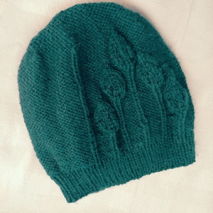 Tiszta gyapjú, asszimetrikus mintával kötött sapka  - ruha & divat - sál, sapka, kendő - fejpánt - Meska.hu