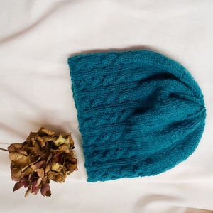 Tiszta gyapjú,csavart mintával kötött sapka  - ruha & divat - sál, sapka, kendő - fejpánt - Meska.hu