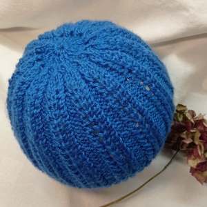 Király kék, tavaszi kötött sapka áttört mintával - baba - mama - baba ágynemű - pólya - Meska.hu