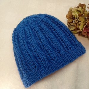 Király kék, tavaszi kötött sapka áttört mintával - baba - mama - baba ágynemű - pólya - Meska.hu