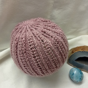 Halvány mályva, tavaszi kötött sapka áttört mintával, Ruha & Divat, Sál, Sapka, Kendő, Fejpánt, , MESKA