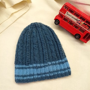 Kisfiú sapka tavaszra. Kötött, csavarásokkal bordákkal - ruha & divat - sál, sapka, kendő - fejpánt - Meska.hu