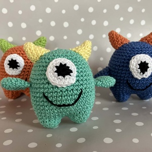 Amigurumi horgolt mini Szörnyecske, Játék & Sport, Plüssállat & Játékfigura, Szörnyike, Horgolás, MESKA