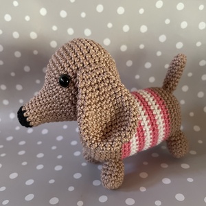 Amigurumi horgolt tacsi - játék & sport - plüssállat & játékfigura - kutya - Meska.hu