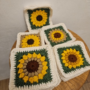 Granny squares - horgolt négyzetek, Játék & Sport, Plüssállat & Játékfigura, Nyuszi, Horgolás, MESKA