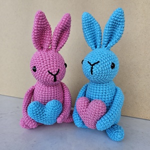 Szívecskés nyuszipár - horgolt - játék & sport - plüssállat & játékfigura - nyuszi - Meska.hu