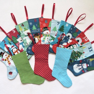 Adventi kalendárium textil zoknikkal - karácsonyi mintás szalaggal  - karácsony - adventi díszek - adventi naptár - Meska.hu