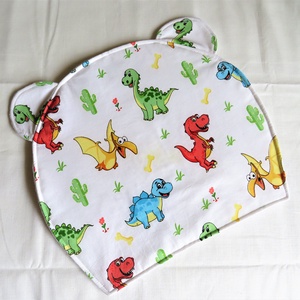 Baba takaró maci párnával - Színes dínok - otthon & életmód - babaszoba, gyerekszoba - babatakaró, gyerek pléd - Meska.hu