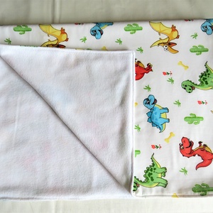 Baba takaró maci párnával - Színes dínok - otthon & életmód - babaszoba, gyerekszoba - babatakaró, gyerek pléd - Meska.hu