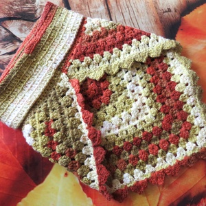 Női horgolt barett sapka nyakmelegítő sállal - ruha & divat - sál, sapka, kendő - sál - Meska.hu