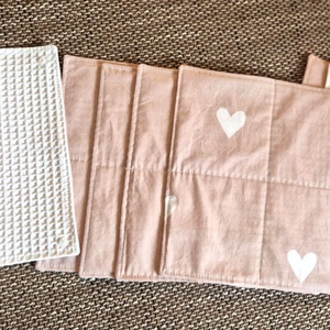 Szivecske mintás törlőkendő garnitúra - otthon & életmód - konyhafelszerelés, tálalás - konyhai textil - konyharuha & törlőkendő - Meska.hu