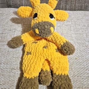 Horgolt bébi zsiráf - baba ölelő játék - játék & sport - plüssállat & játékfigura - zsiráf - Meska.hu