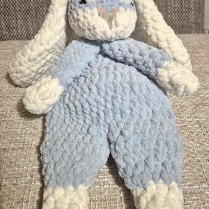 Horgolt nyuszi - baba ölelő játék - játék & sport - plüssállat & játékfigura - nyuszi - Meska.hu