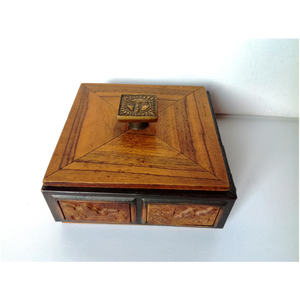 Vintage faragott kincses dobozka oldtimerekkel - otthon & életmód - dekoráció - asztal és polc dekoráció - díszdoboz - Meska.hu