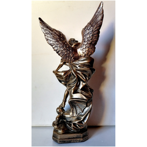 Szent Mihály arkangyal legyőzi a sátánt, bronzírozott szobor - művészet - szobor - kő - Meska.hu