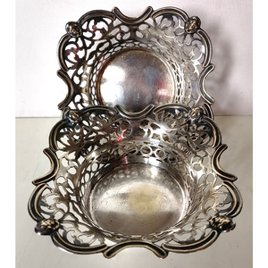 Edward korabeli áttört mintás kínáló 2 db, Otthon & Életmód, Konyhafelszerelés, tálalás, Tálalás, Kínálótál, Fémmegmunkálás, MESKA