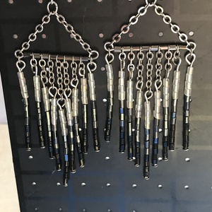 Logós fülbevaló - ékszer - fülbevaló - lógó fülbevaló - Meska.hu