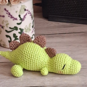 Baby alvo dinó, Játék & Sport, Plüssállat & Játékfigura, Plüss dínók, , bababat fonalból keszült 17 cm, MESKA