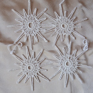 Horgolt csillag,karácsonyfadísz - karácsony - karácsonyi lakásdekoráció - karácsonyfadíszek - Meska.hu