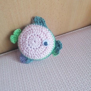 Horgolt halacska kulcstartó , táska dísz  -  - Meska.hu