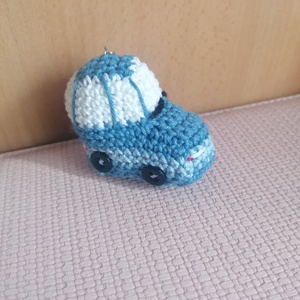 Horgolt kisautó kulcstartó, táska dísz  - játék & sport - kisautók, járművek - játékautó - Meska.hu