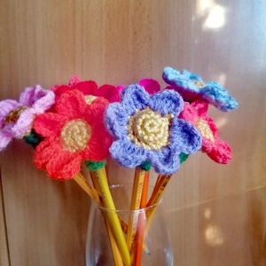 Horgolt ceruza virág, ceruzadísz - Meska.hu