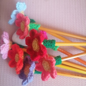 Horgolt ceruza virág, ceruzadísz - otthon & életmód - dekoráció - virágdísz és tartó - csokor & virágdísz - Meska.hu