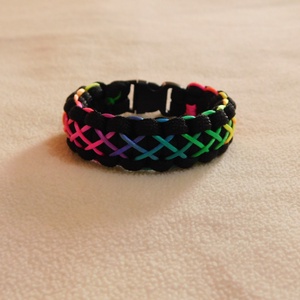 Paracord karkötő szivárvány tűzéssel - Meska.hu