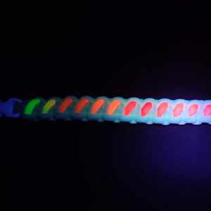 Paracord karkötő Szivárvány fluo - ékszer - karkötő - fonott karkötő - Meska.hu