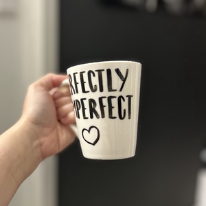 Szépséghibás PERFECTLY IMPERFECT feliratos bögre - otthon & életmód - konyhafelszerelés, tálalás - tálalás - bögre & csésze - Meska.hu