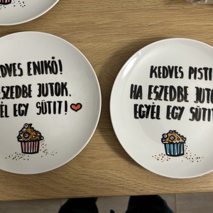 Egyedi süteményes tányér - otthon & életmód - konyhafelszerelés, tálalás - tálalás - tányér & étkészlet - Meska.hu