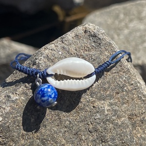 !SALE! Kagylós karkötő lapis lazuli-val - ékszer - karkötő - fonott karkötő - Meska.hu