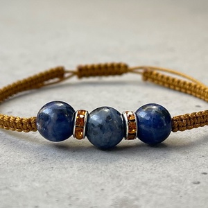 Szodalit makramé ásvány karkötő - ékszer - karkötő - fonott karkötő - Meska.hu