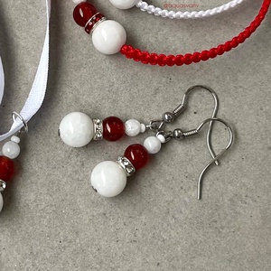 Mikulás sapis ásvány fülbevaló - Meska.hu