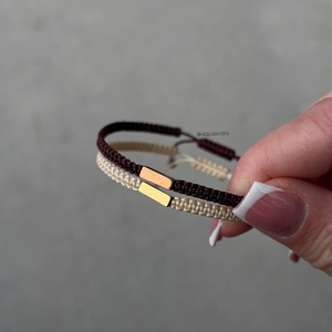 Minimalista hematit makramé ásvány karkötő - ékszer - karkötő - fonott karkötő - Meska.hu