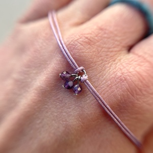 FINE LINE - nyugalom - minimalista ametiszt karkötő - ékszer - karkötő - fonott karkötő - Meska.hu