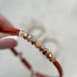 Napkő és rosegold hematit makramé ásvány karkötő - ékszer - karkötő - fonott karkötő - Meska.hu
