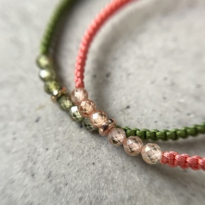Púder cirkon és rosegold hematit makramé ásvány karkötő - ékszer - karkötő - fonott karkötő - Meska.hu
