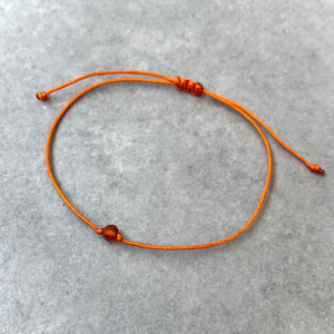 Minimalista karneol ásvány karkötő - ékszer - karkötő - fonott karkötő - Meska.hu
