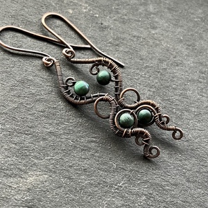 Réz és malachit fülbevaló - ékszer - fülbevaló - lógó fülbevaló - Meska.hu