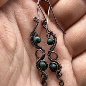 Réz és malachit fülbevaló - ékszer - fülbevaló - lógó fülbevaló - Meska.hu
