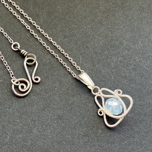 Ezüst fehér opál nyaklánc - ékszer - nyaklánc - medálos nyaklánc - Meska.hu