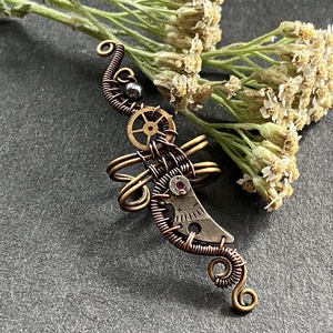 Steampunk fülgyűrű fogaskerékkel - Meska.hu