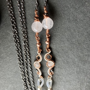 Réz és ezüst szemüveglánc rózsakvarccal - ékszer - szemüveglánc - Meska.hu