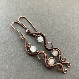 Réz és rózsakvarc fülbevaló - ékszer - fülbevaló - lógó fülbevaló - Meska.hu